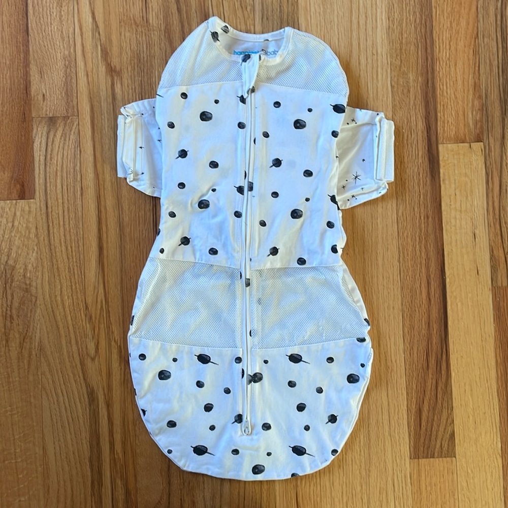 M Snoo Sack - planet print with white wings